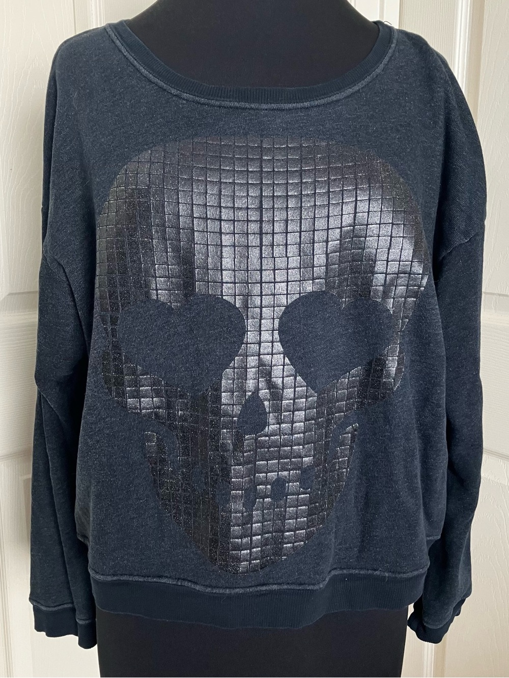 EUC Wildfox “Silver Skull Grid” Oversized Cropped Sweatshirt Faded Black Sz.